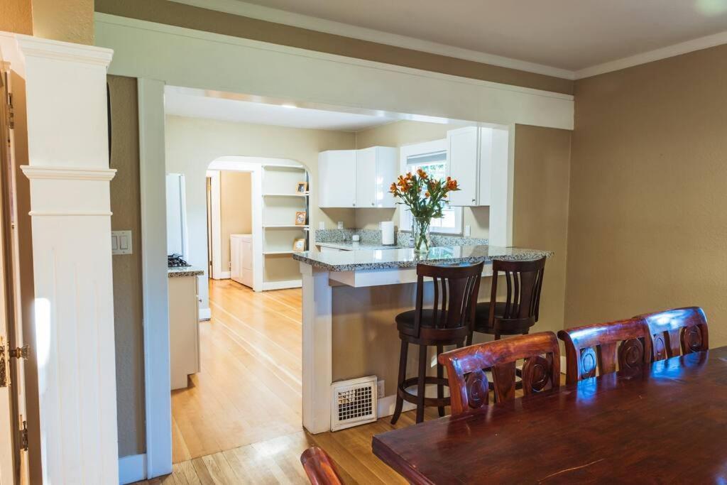 Lovely House Near Downtown, Home Away From Home! Chico Exteriör bild
