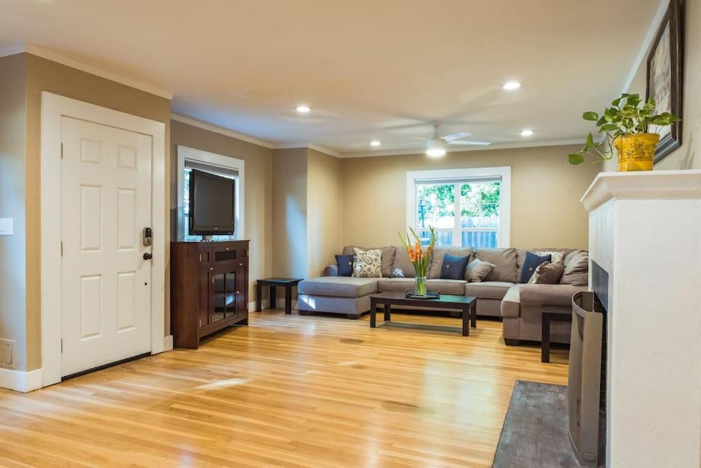 Lovely House Near Downtown, Home Away From Home! Chico Exteriör bild